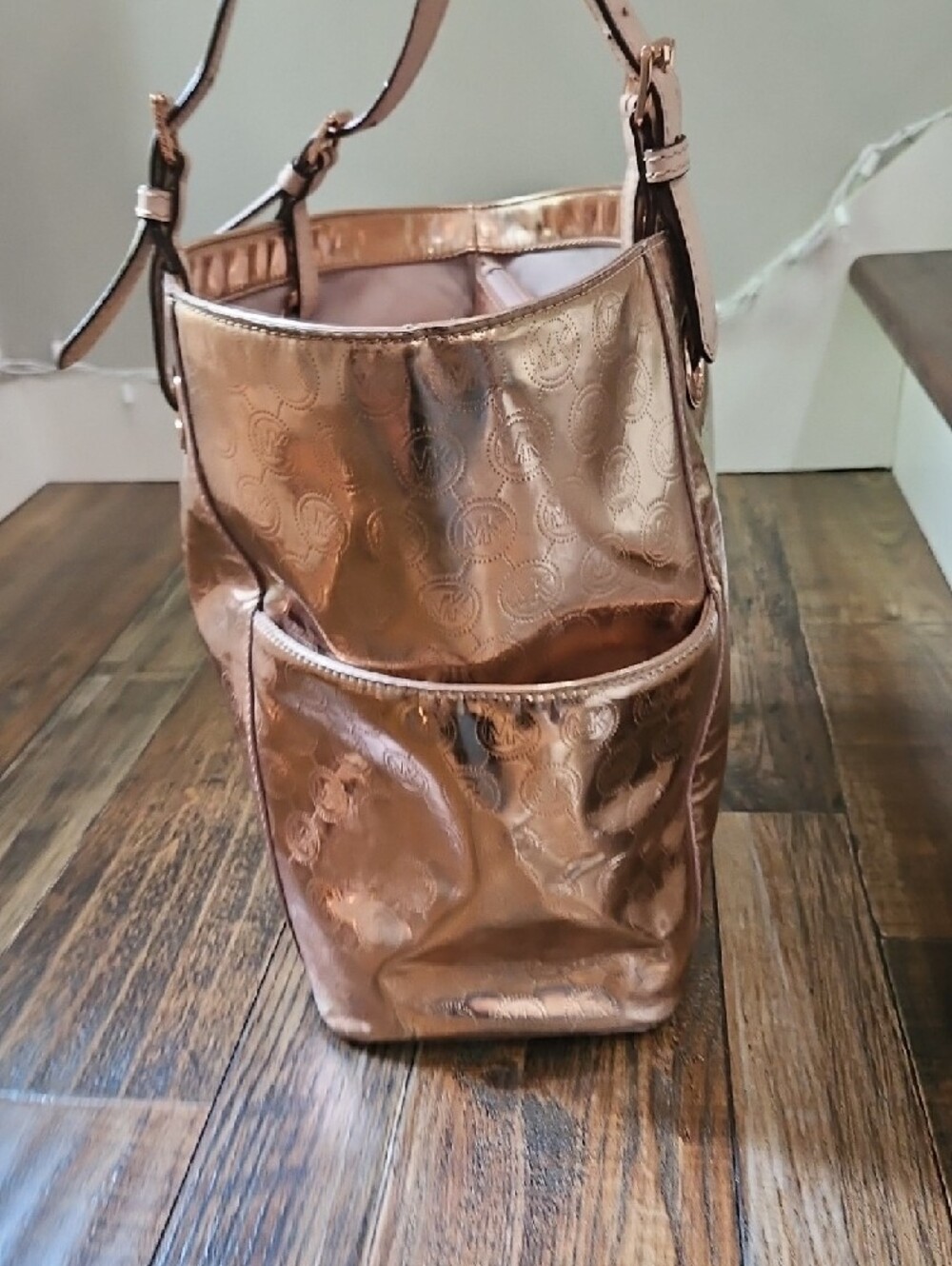 Michael Kors Metallic Rose Gold Tote with Matching Wallet - Picture 3 of 16